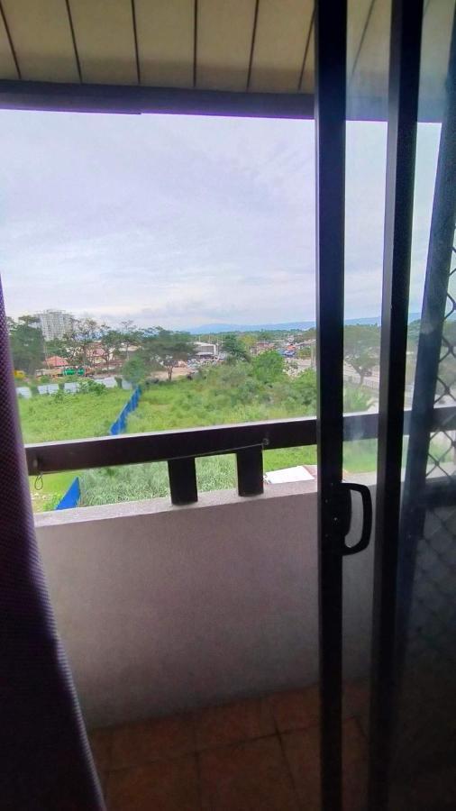 Ri'S One Oasis W Free Pool Back Of Sm City Mall Davao City Exterior foto